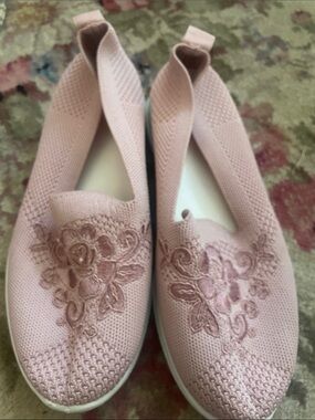 Pink Slip-On Knit Sneakers with Floral Embroidery